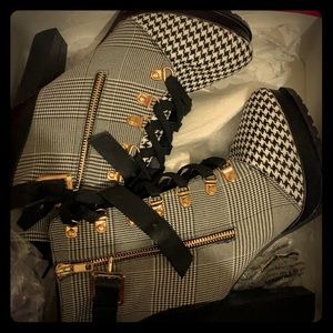 4in Black and white hiker booties